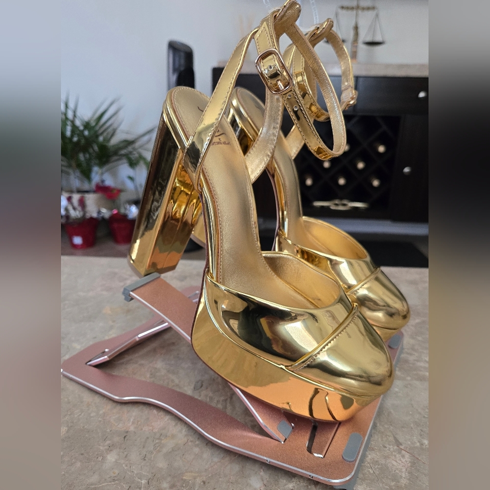 Antonio Melani x Nat Note Pia Mirror Metallic Platform Pumps. Gold  (Size 9)